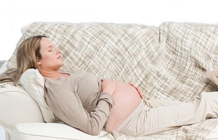 Женщина: болит живот при беременности