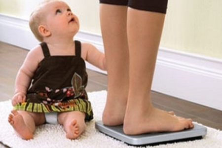 ребенок и женщина на весах: восстановление фигуры после родов, это в первую очередь избавление от лишнего веса