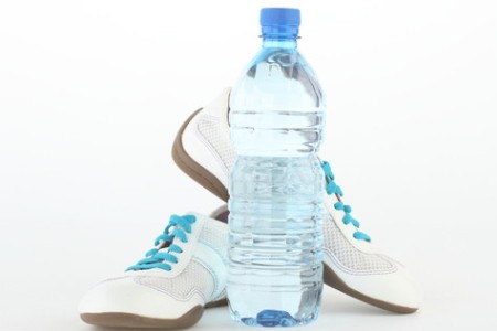 Бутылка воды и спортивная обувь: физические нагрузки и обильное питье при гестационном диабете