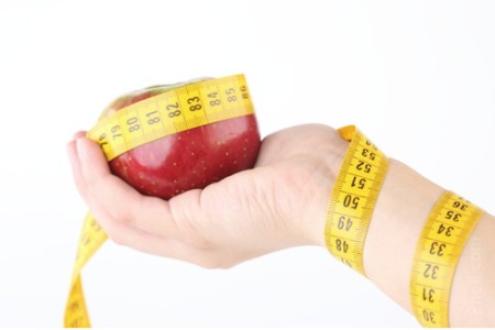 Яблоко и сантиметровая лента: при гестационном диабете беременной нельзя набирать лишний вес