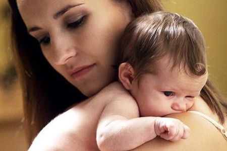 Мама с новорожденным: признаки кандидоза у детей