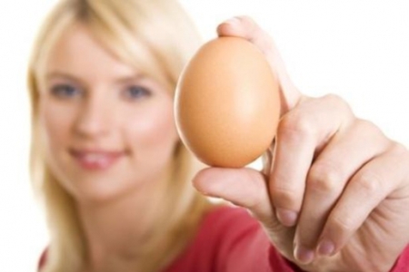 Куриное яйцо при лечении косточки народными рецептами