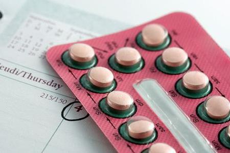 Контрацептивы: причина, по которой менструация не кончается