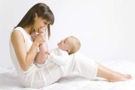 Мама с малышом: признаки патологического тонуса мышц у новорождённого