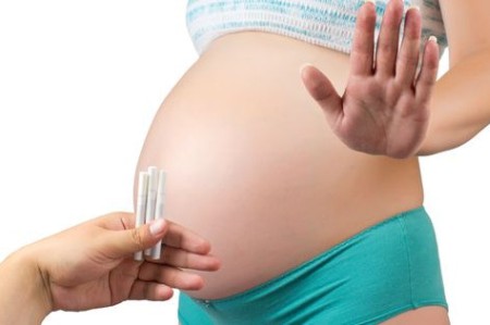 Беременная отказывается от курения - одной из причин отслойки плаценты