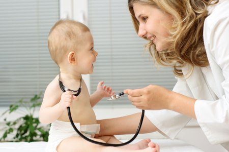 Ребёнок у врача: когда зарастает родничок