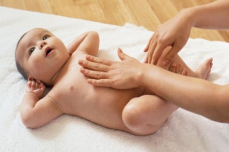 Ребёнок: лечение синехий у девочек кремами
