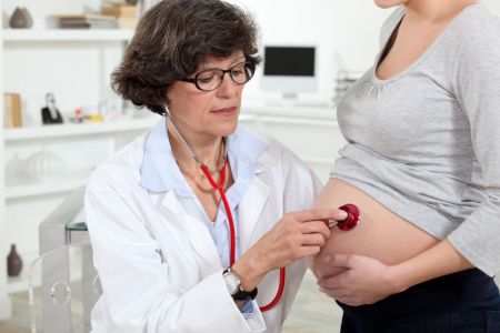 Врач: как влияет трахеит на беременность