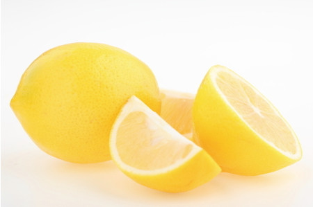 Лимон: безопасные способы ускорить месячные