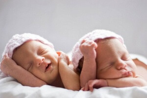 Причины желтухи у новорожденных детей симптомы физиологической и патологической формы лечение