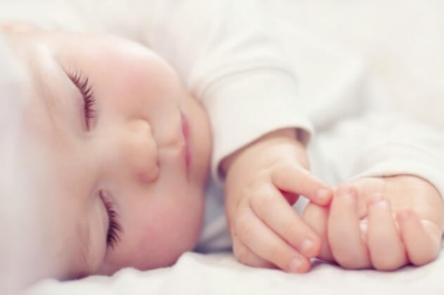 Малыш спит: при гипогалактии ребенок не наедается