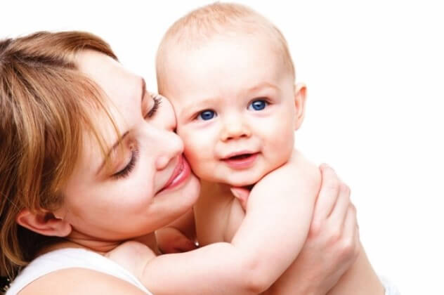 Младенец с мамой: потребности ребенка в первые дни