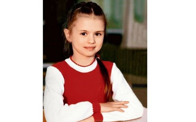 В детстве Анна Семенович занималась фигурным катанием