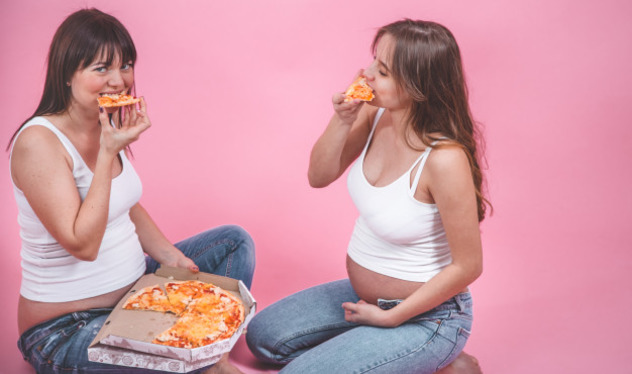 Прибавка в весе при беременности может быть связана с неправильным питанием, повышенным аппетитом и низкой активностью