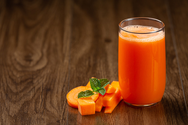 При анемии помогает морковный сок