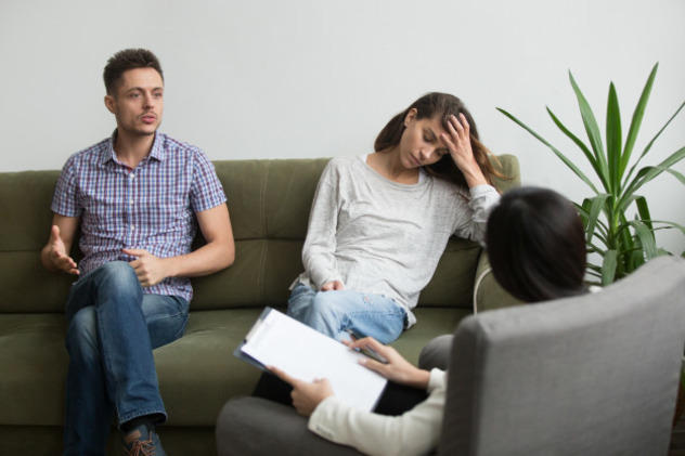Идти к психологу нужно в том случае, если муж и жена не могут спокойно все обсудить