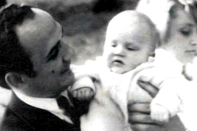 Олег Волков и Наталья Кустинская с сыном