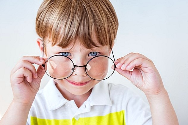 причины нарушения зрения у детей, как родители сами портят зрение ребенку