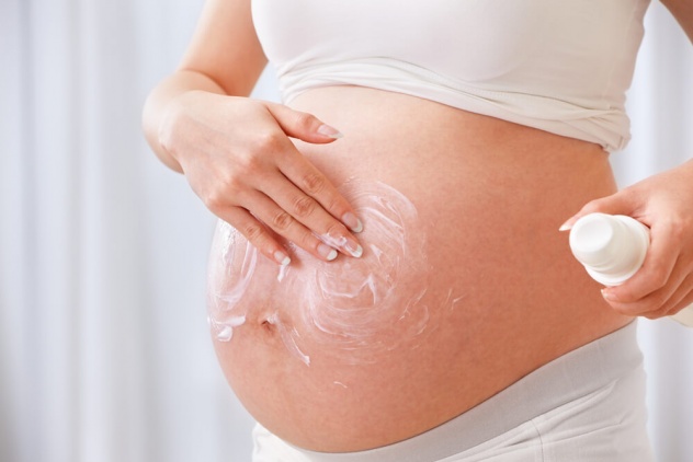 Важно, чтобы крем от растяжек, как и любая косметика, которой пользуется беременная, был гипоаллергенен
