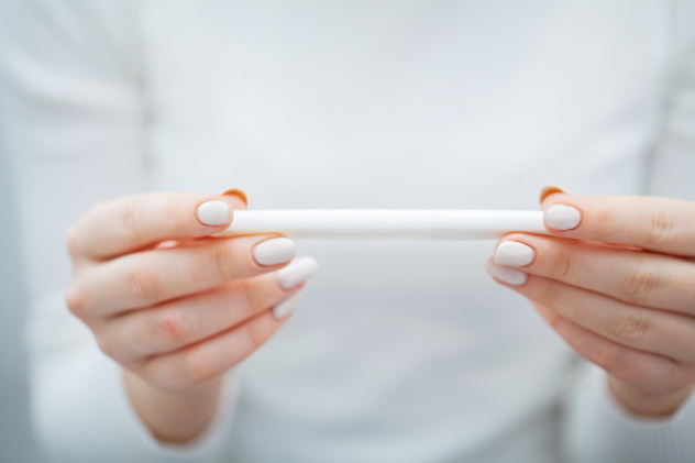 бледная полоска на тесте на беременность