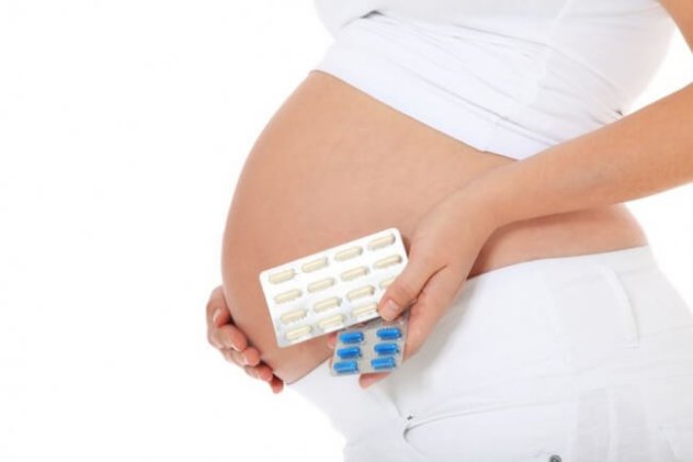 беременная держит таблетки от дисбактериоза