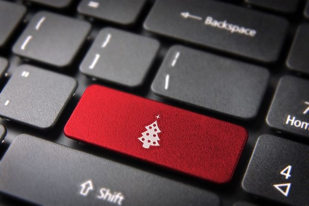 Клавиатура с елкой: украшение офиса на новый год