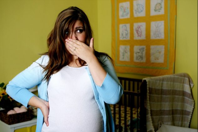 Когда начинает тошнить на поздних сроках беременности, речь может идти о гестозе