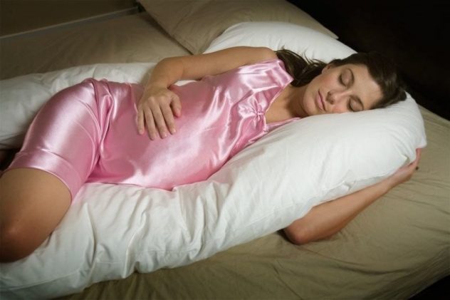Подушка для беременных поможет справиться с бессонницей
