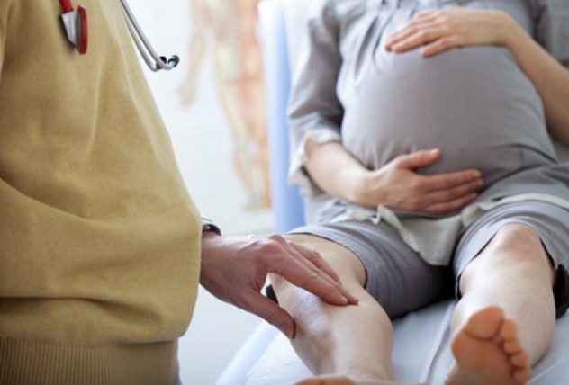 если у беременной сводит ноги, нужно посетить флеболога