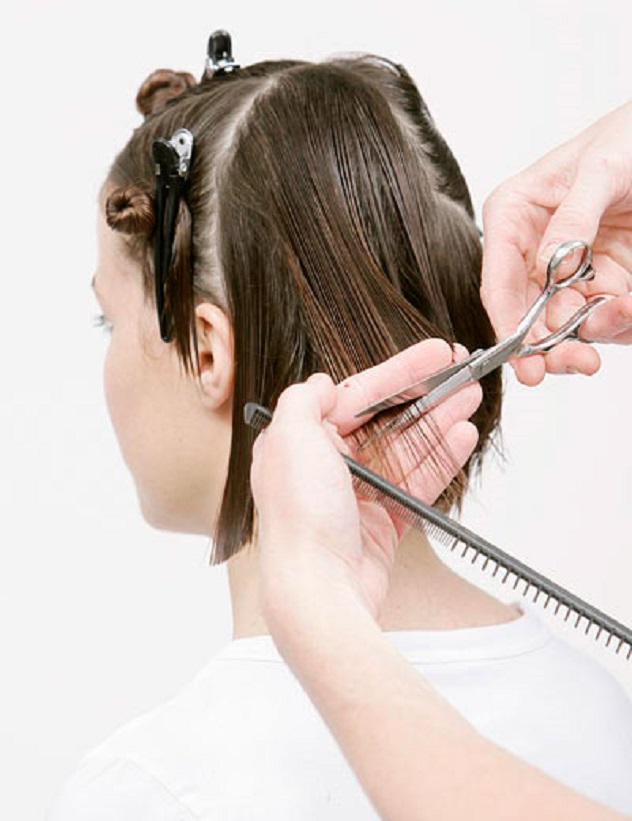 Как правильно оттягивать волосы при стрижке волос
