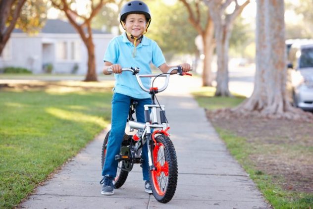 Велосипед - лучший подарок мальчику на 8 лет