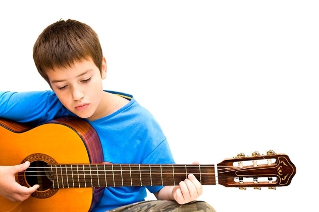 гитара - отличный подарок мальчику на 12 лет