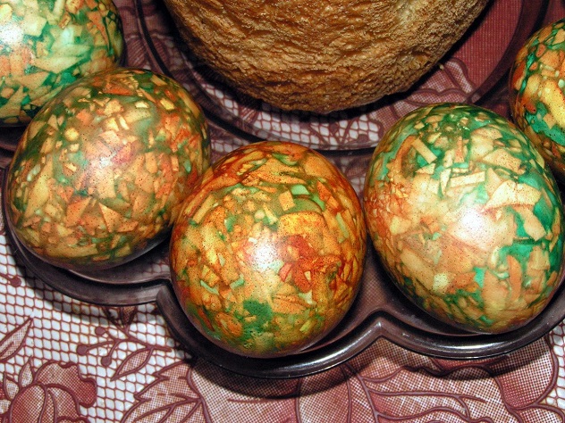 яйца в мраморной шелухе и зеленке