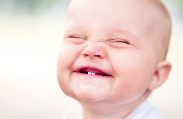 Первые зубы у ребенка