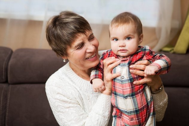 Как отучить ребенка от грудного вскармливания - нужно привлечь бабушку