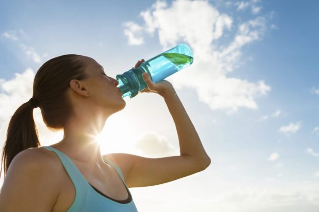 чтобы не сорваться с диеты, нужно пить побольше воды