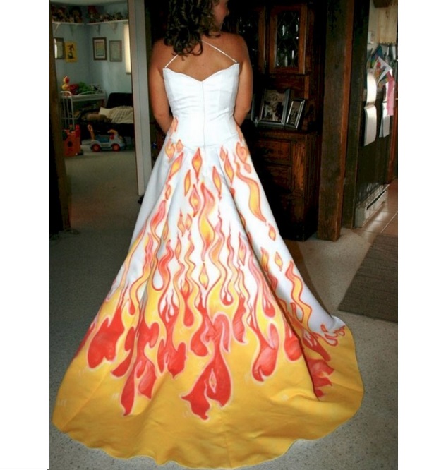 Необычное свадебное платье с огоньком