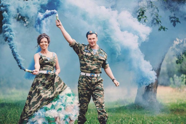 Необычное свадебное платье военное