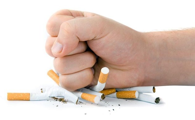 чтобы сохранить результат, во время отбеливания капами нужно отказаться от курения