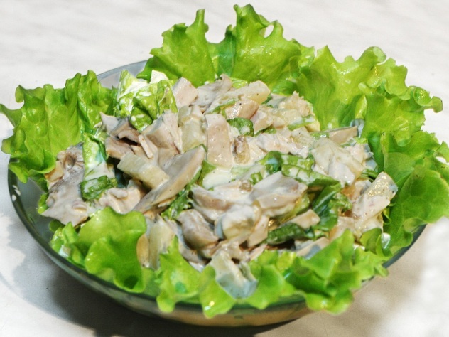 новогодний салат с грибами и куриной грудкой