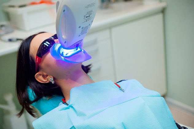 отбеливание зубов в стоматологии