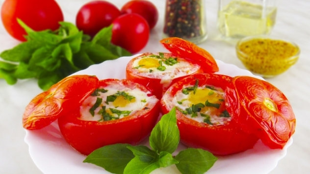 яичница в помидоре - блюдо, которое можно приготовить за 10 минут
