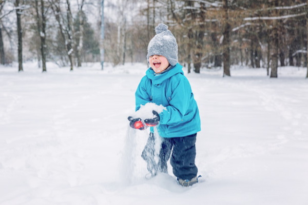 детские зимние забавы, которые могут быть опасны для жизни - снежки
