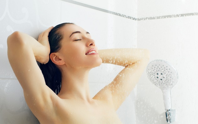 перед тем как делать массаж живота для похудения, нужно принять теплый душ