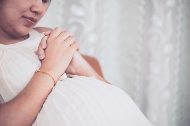 Молитвы за беременную дочь читать
