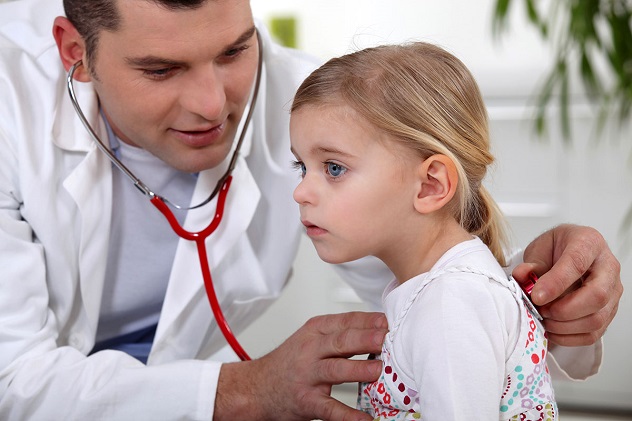 при мучительном лающем кашле ребенка нужно показать врачу