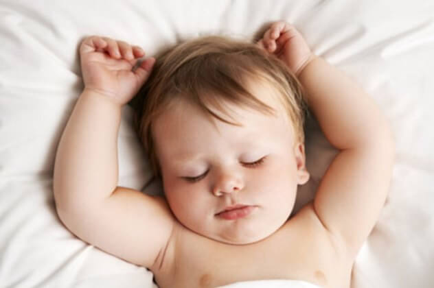 Ребенок спит: как отучить от подгузников на ночь